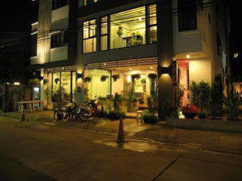 Centana Apartment Bangkok Exterior photo