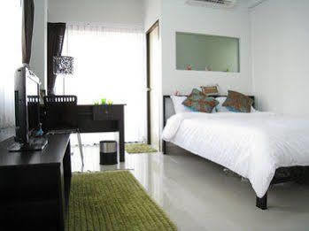 Centana Apartment Bangkok Exterior photo